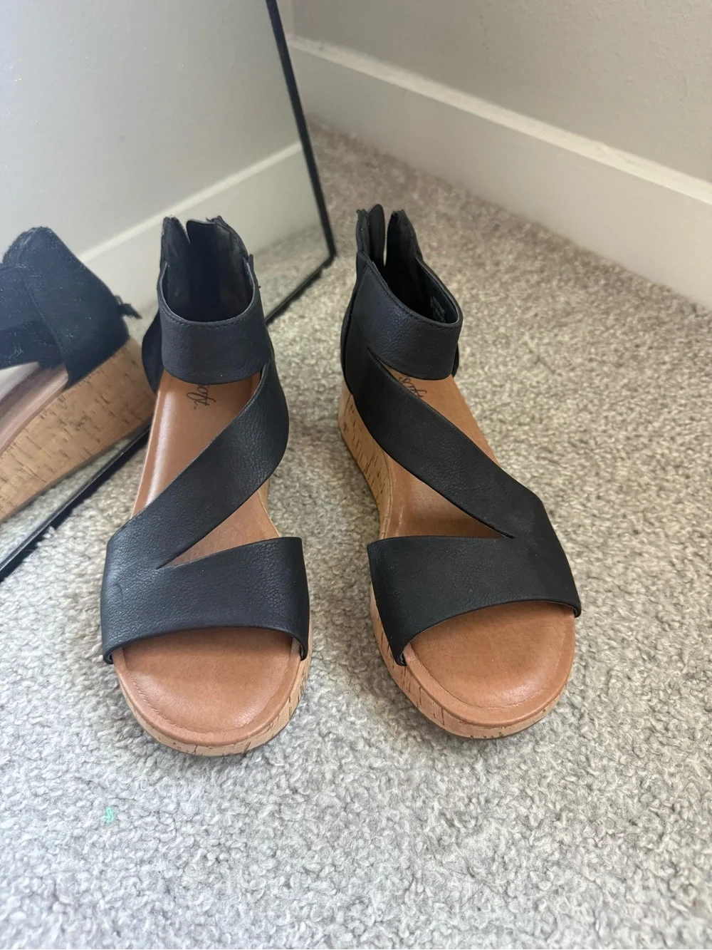 Eurosoft by Sofft Franci platform wedge sandal Black size 8
